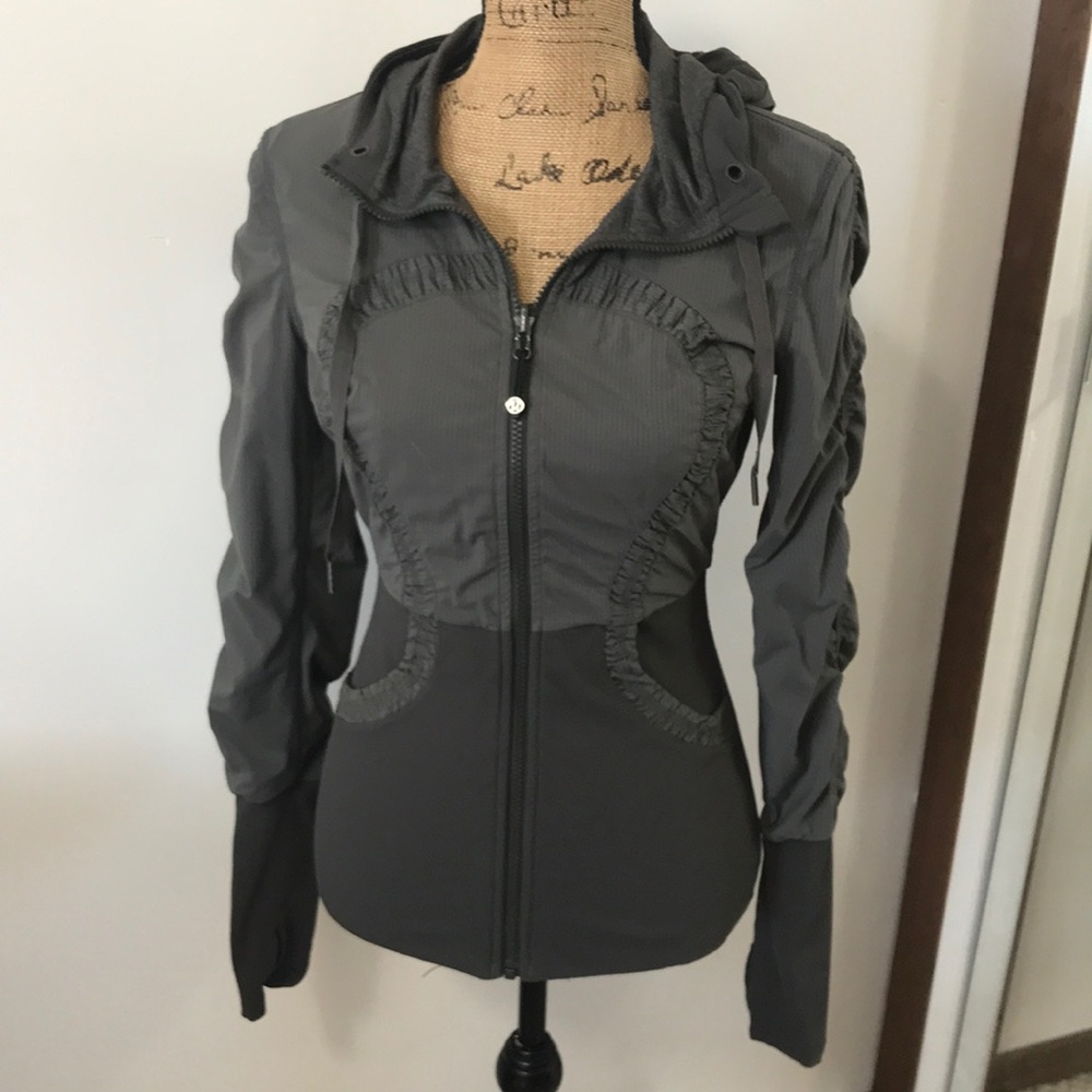 Lululemone Dance Studio reversible jacket. Size 6